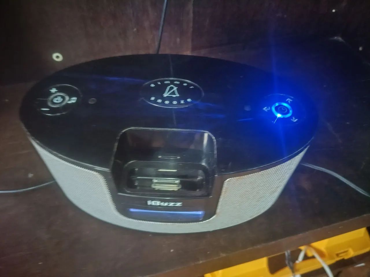 rádio-relógio com dock para iPod/iPhone iBuzz, - Foto 2