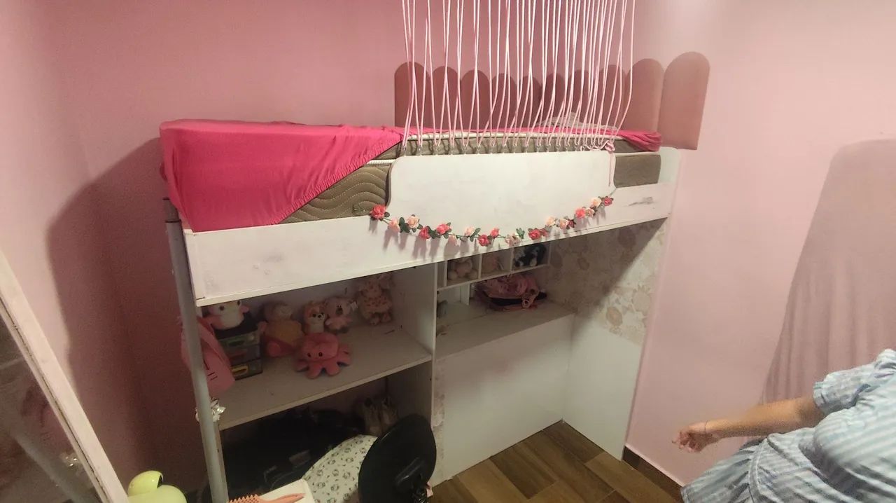 Cama alta solteiro com escrivaninha e baú 