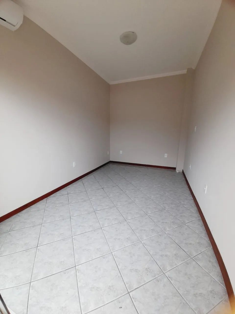SALA COMERCIAL TÉRREA NO BAIRRO FUNDOS - Foto 2