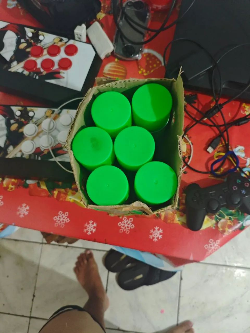 Caixa com 6 latas de spray