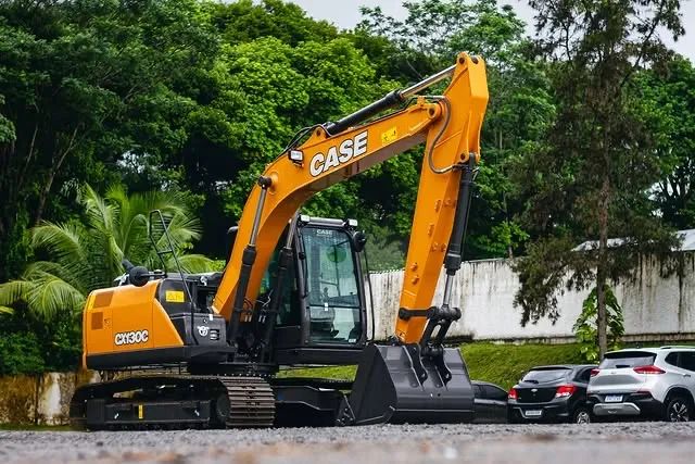 ESCAVADEIRA HIDRÁULICA DE ESTEIRA CASE