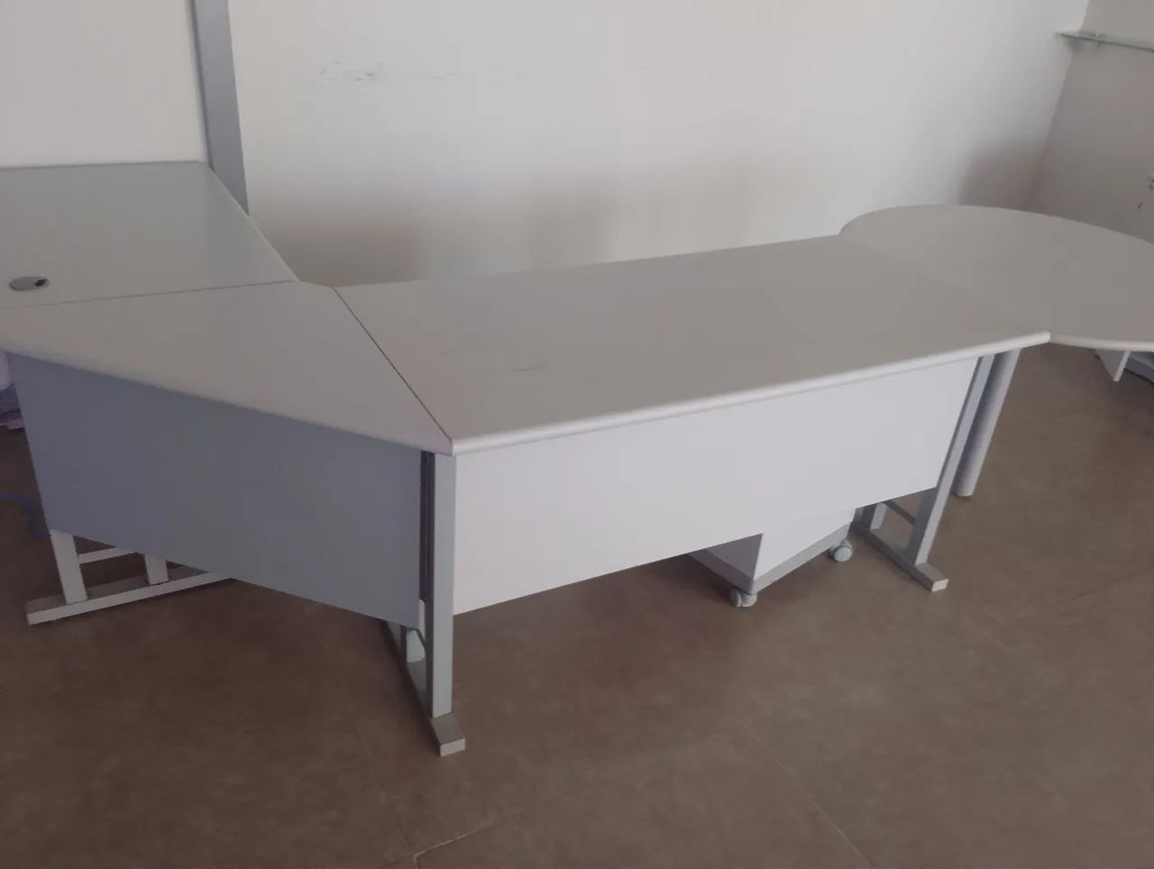 Mesa escritório em L - Foto 3