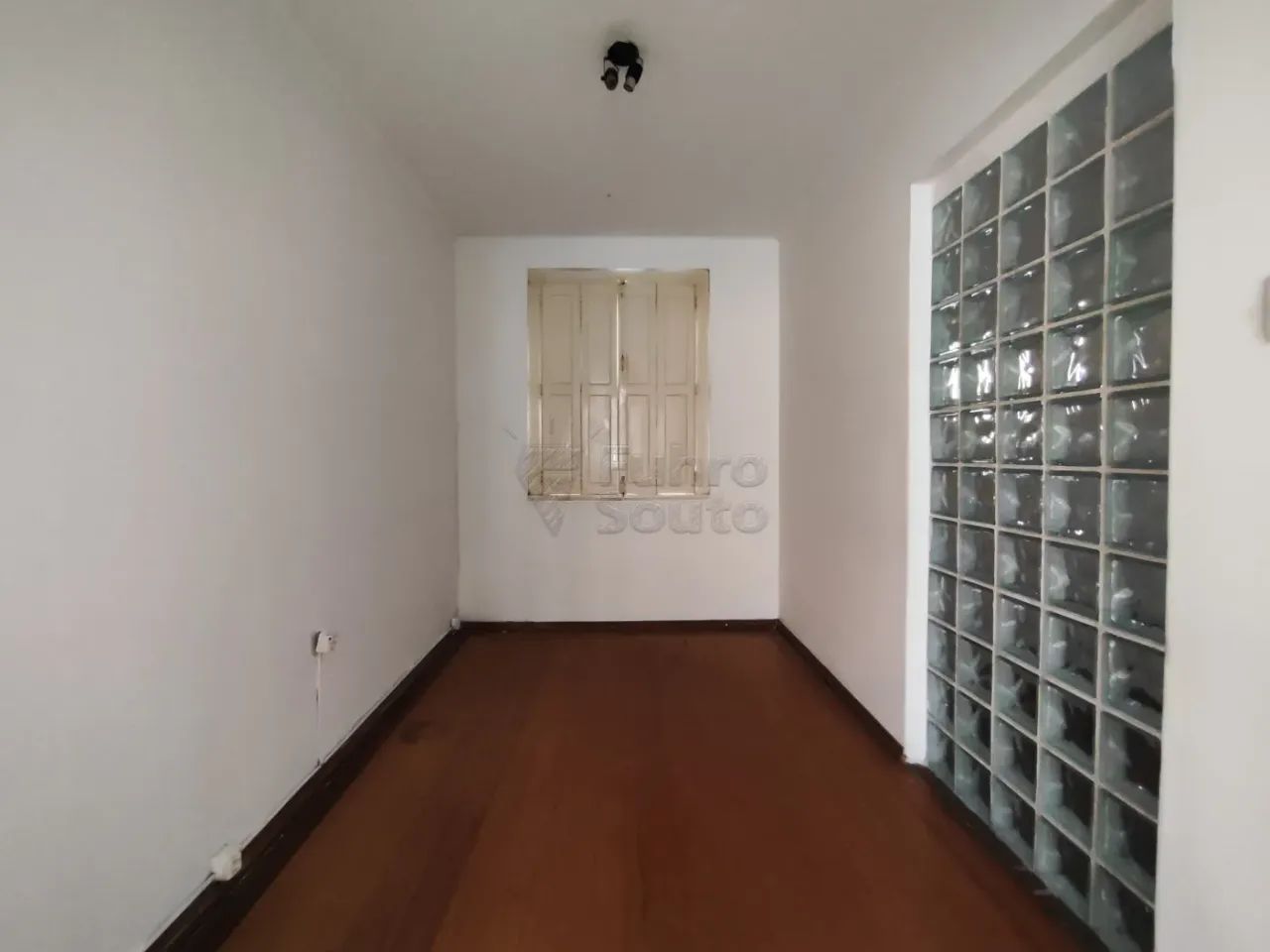 Vende-se amplo sobrado residencial com potencial comercial. - Foto 3