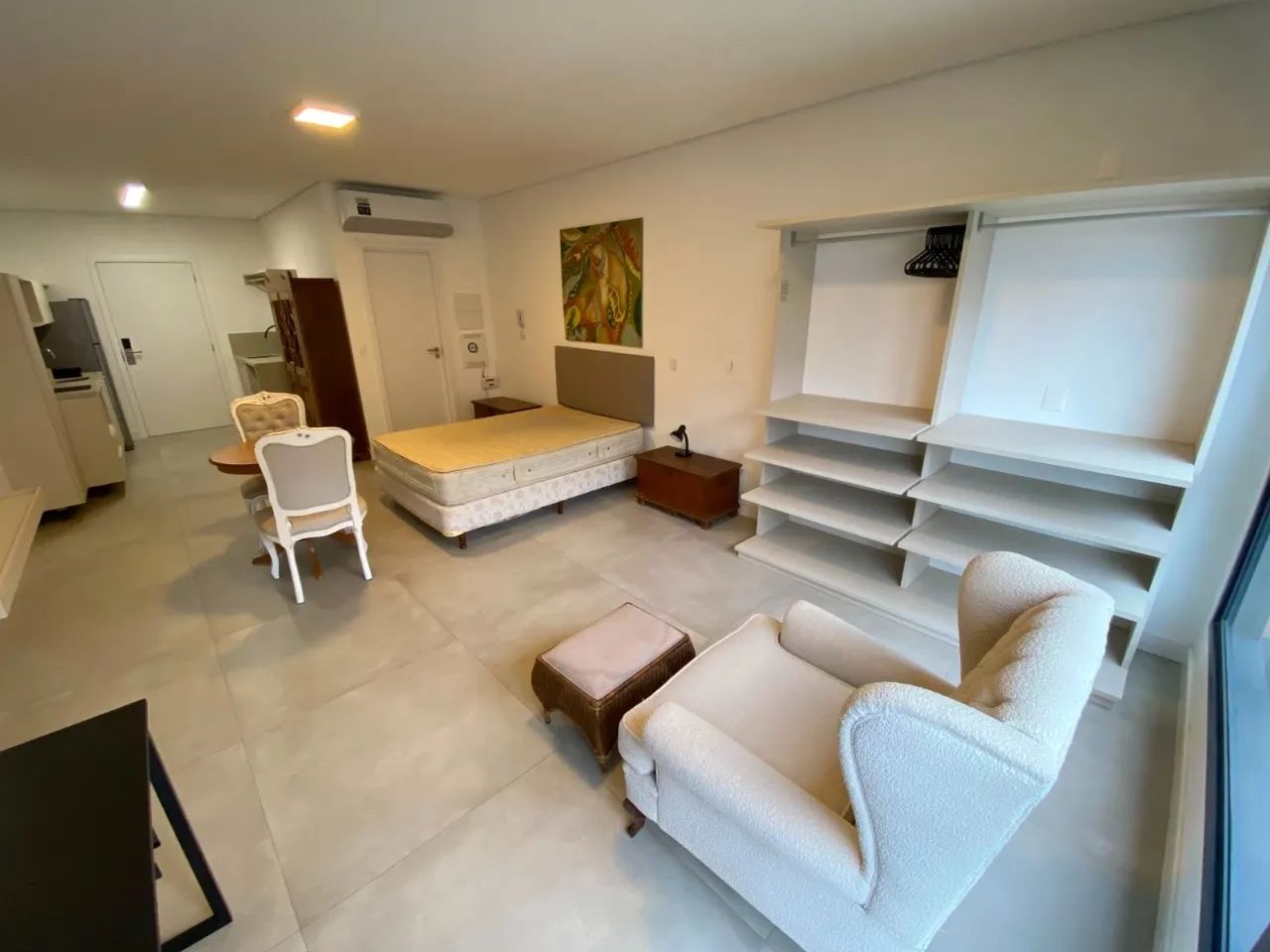 Excelente studio mobiliado para locação no bairro Saco Grande!