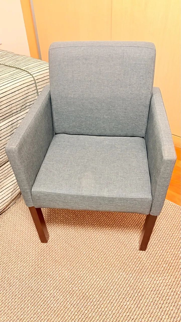 Vendo linda poltrona cinza - Foto 2