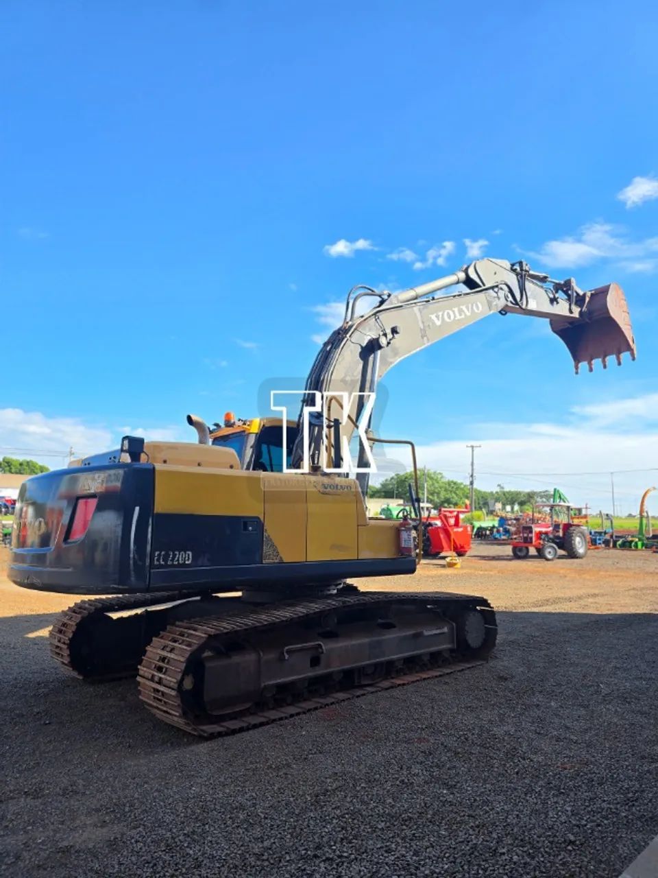 cod. 1448 ESCAVADEIRA HIDRÁULICA VOLVO EC 220 D 2015 - Tk Tratores Nova Andradina-MS - Foto 4