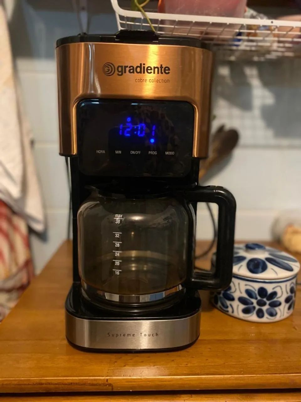 Cafeteira programável com até 24h de antecedência