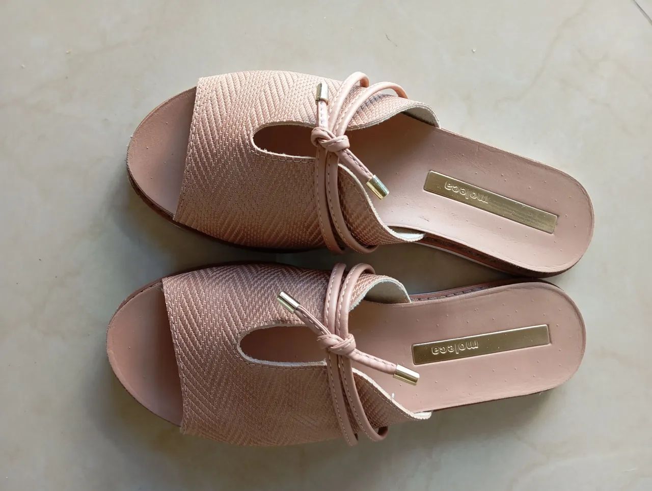 Chinelo Moleca