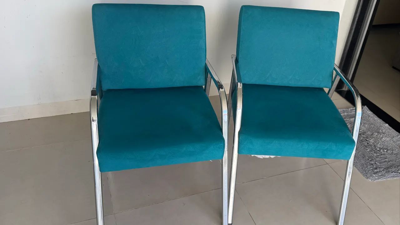 ? DUAS POLTRONAS ESTOFADAS - ÓTIMO ESTADO - Foto 2