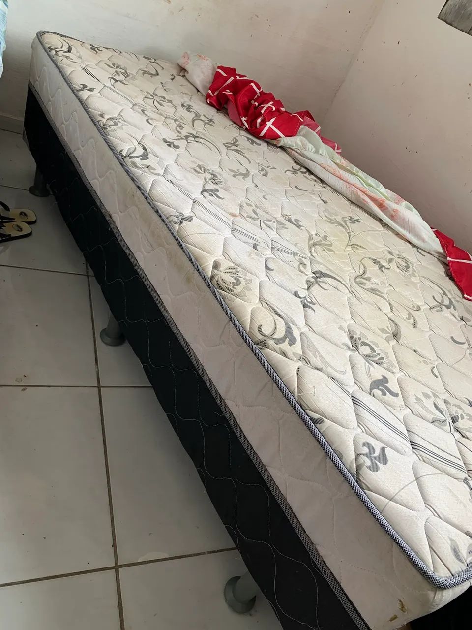 Vendo cama box solteiro 