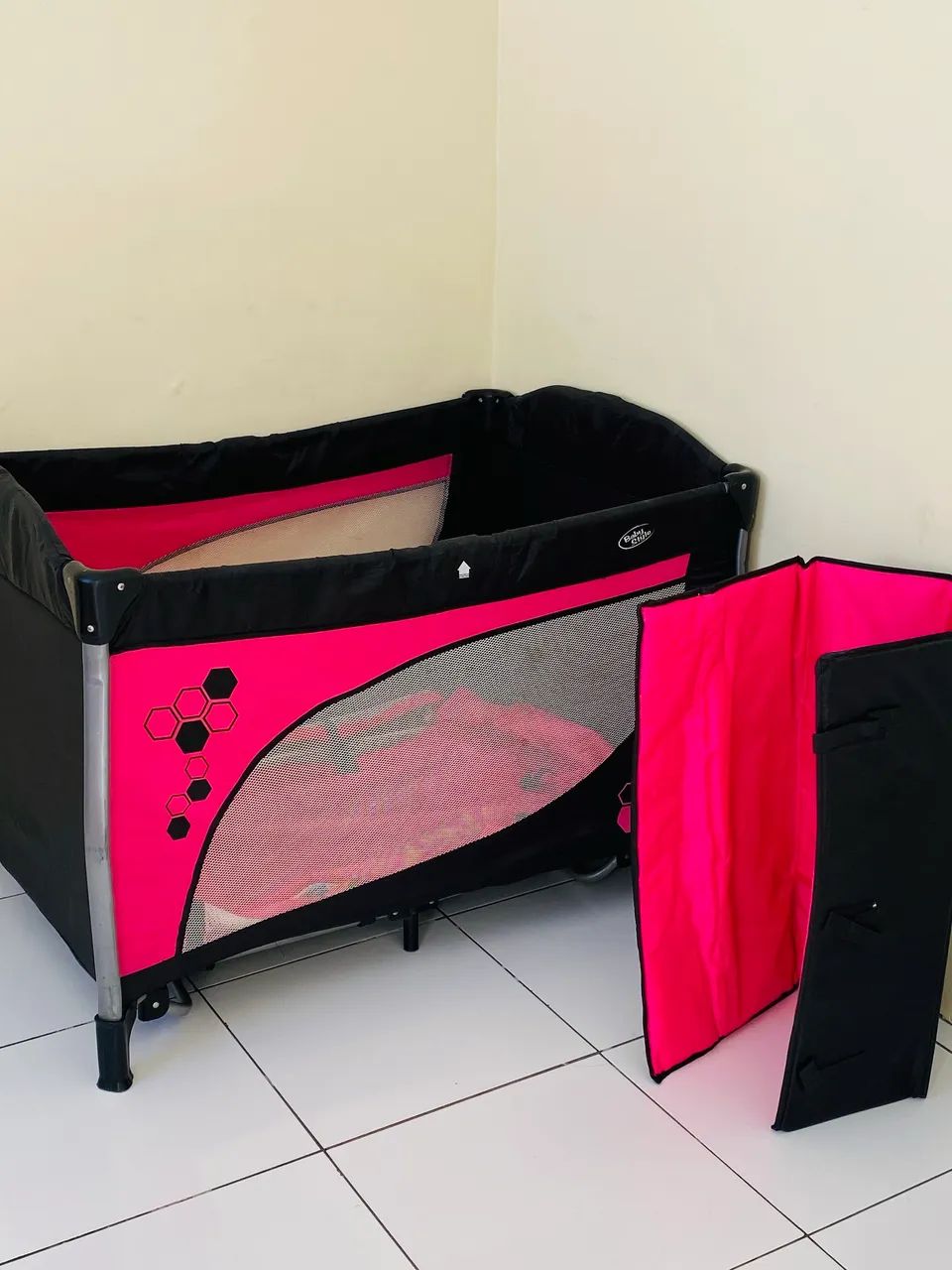 Vendo berço cercado bem conservado  - Foto 2