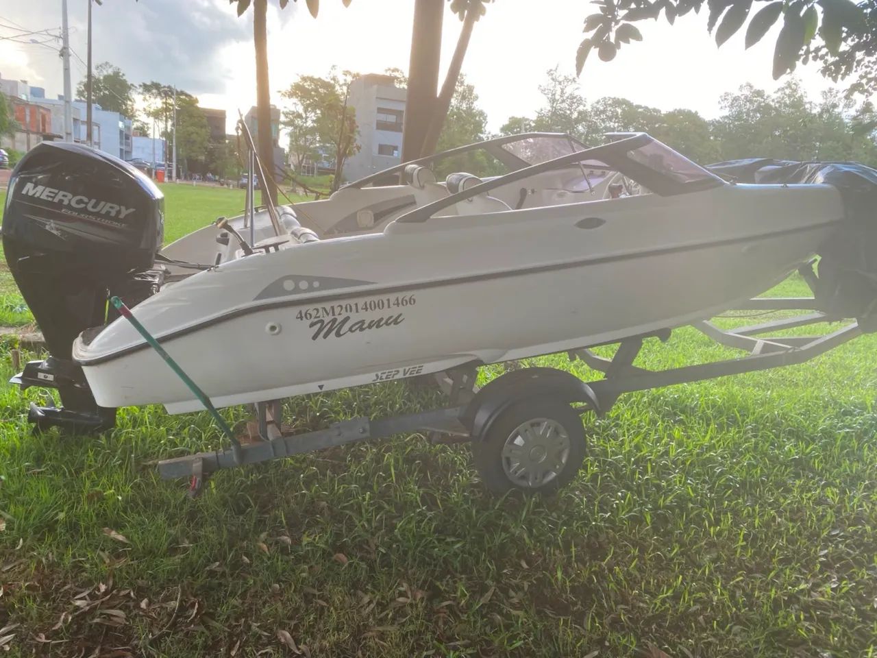 Lancha Ventura 2013 + Motor Mercury 60 HP 4 Tempos + Carreta - Pronta para Navegar - Foto 4