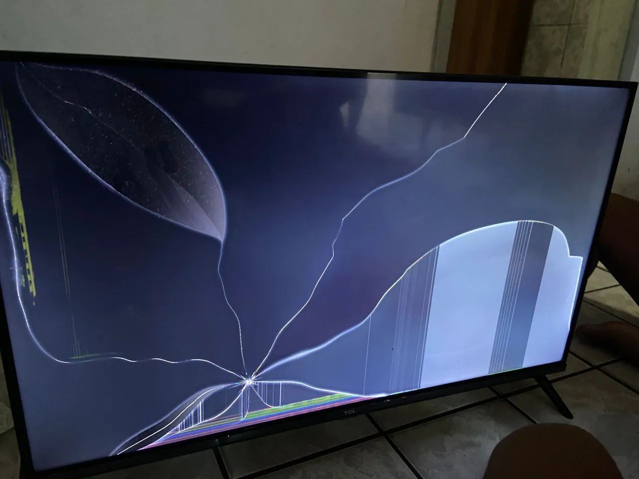Televisão para retirada de peças