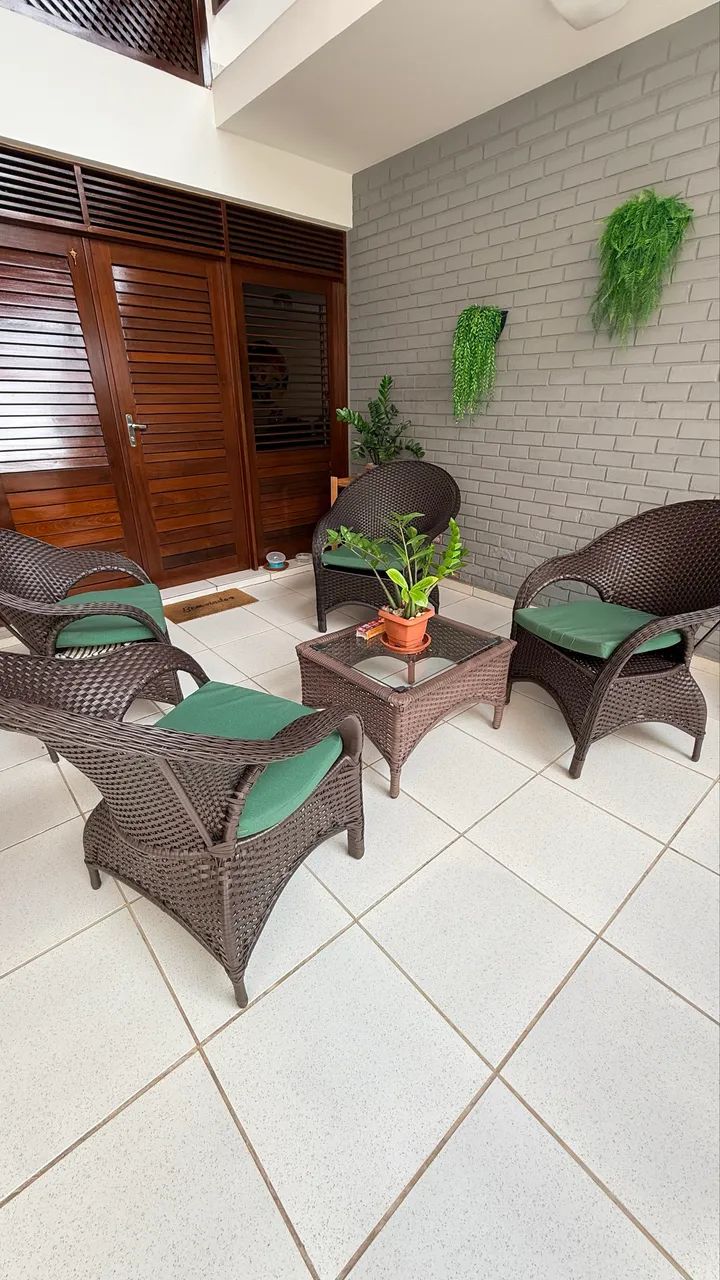 Conjunto em vime - 4 cadeiras e centro