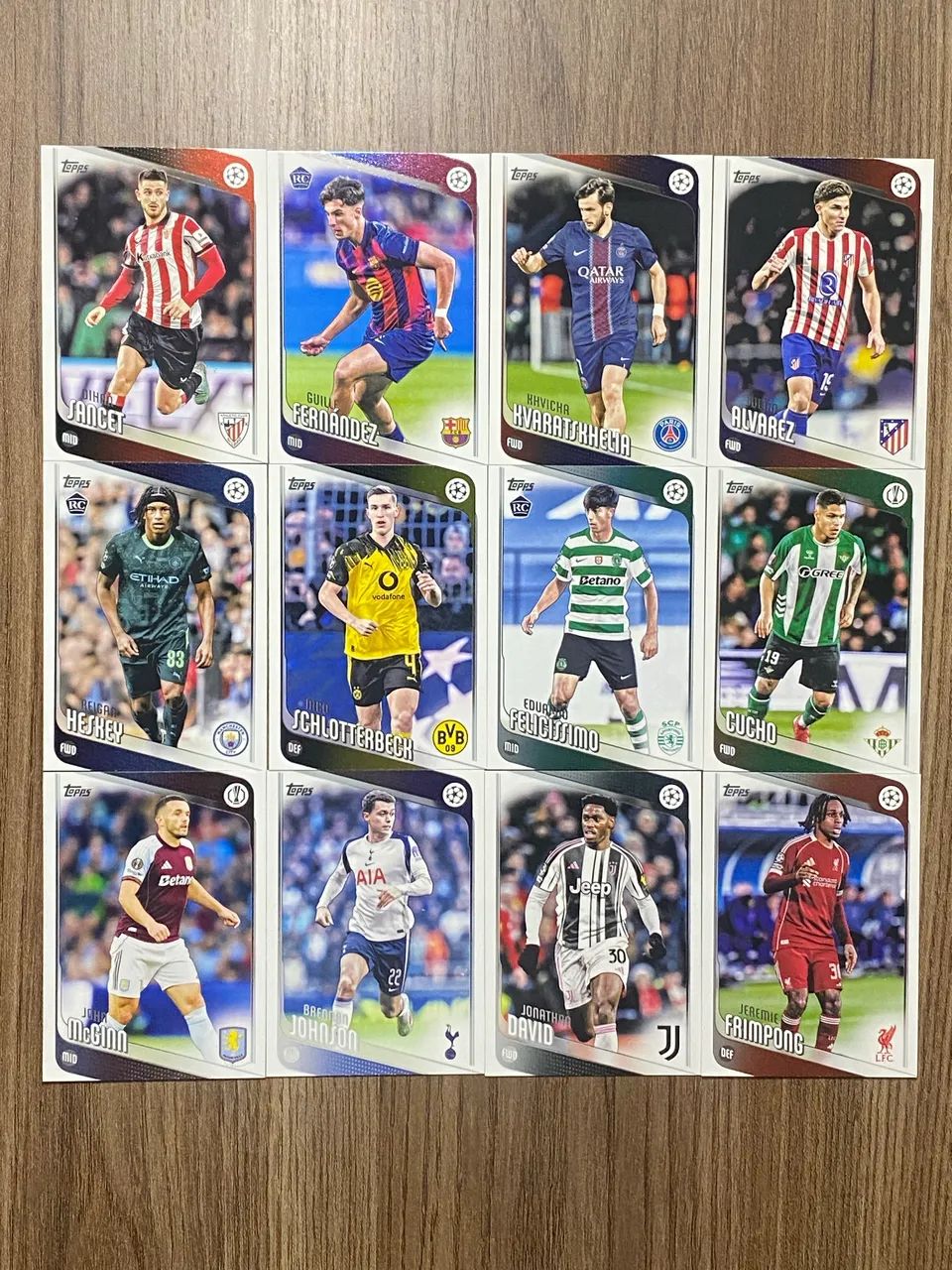Lote de Cards Topps UEFA Flagship 25/26 - 12 unidades