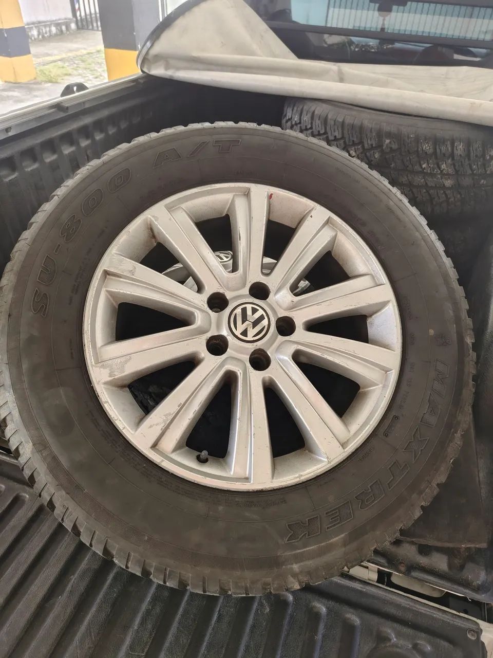 Rodas 18  Amarok novas com 4 pneus zero