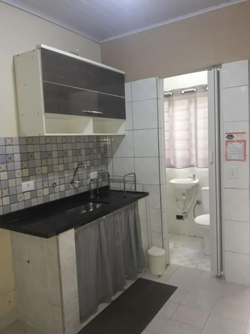 Casa de fundos - aluga-se