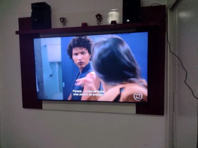 Rack para tv na cor vinho com branco. - Foto 3