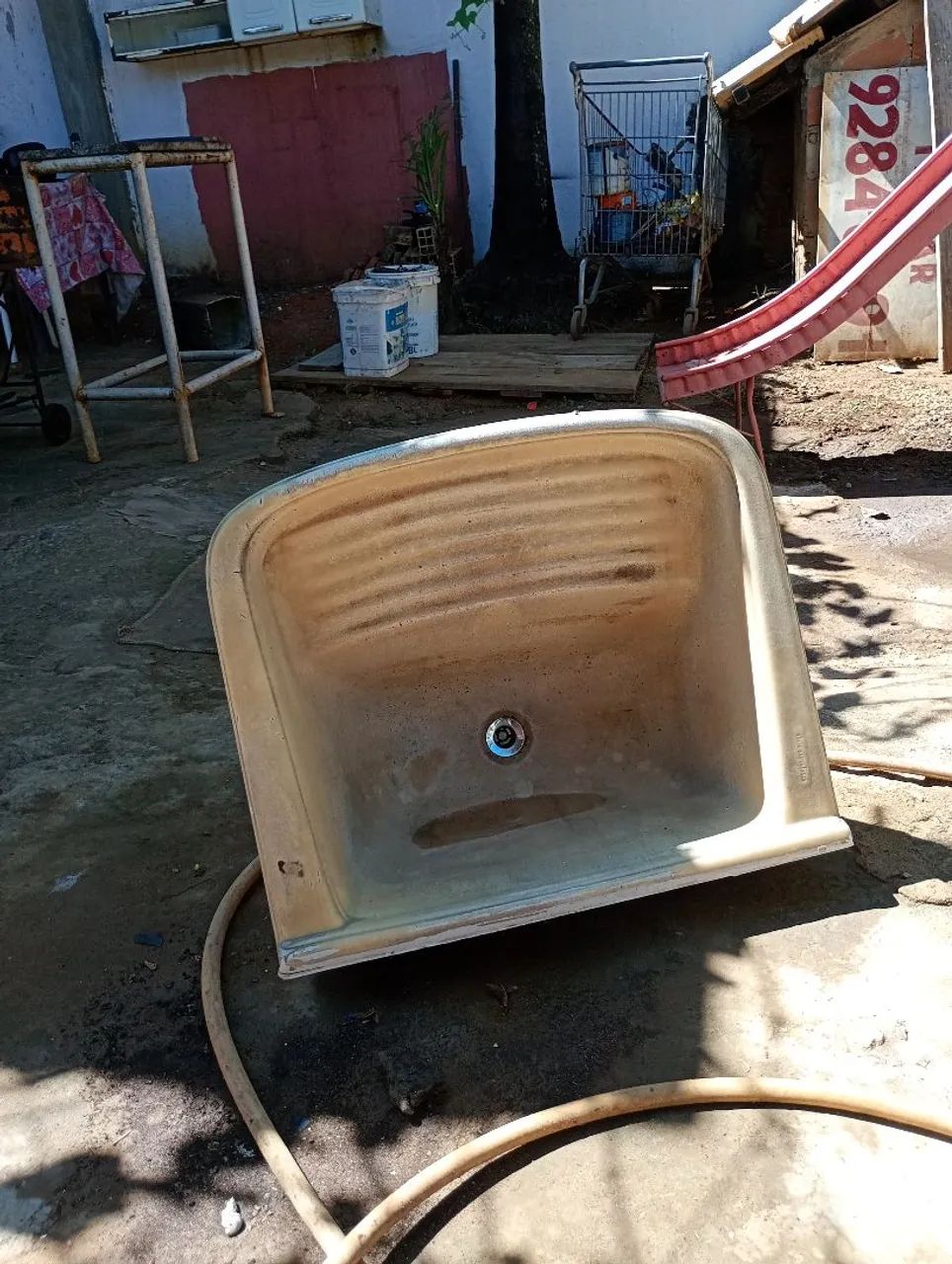 Vendo esse tanque  de larva roupas  - Foto 2