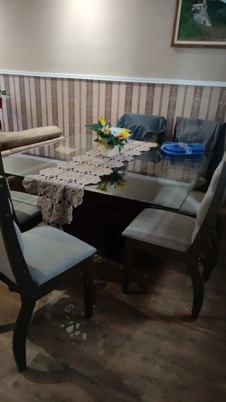 Mesa de vidro com 6 cadeiras. - Foto 3