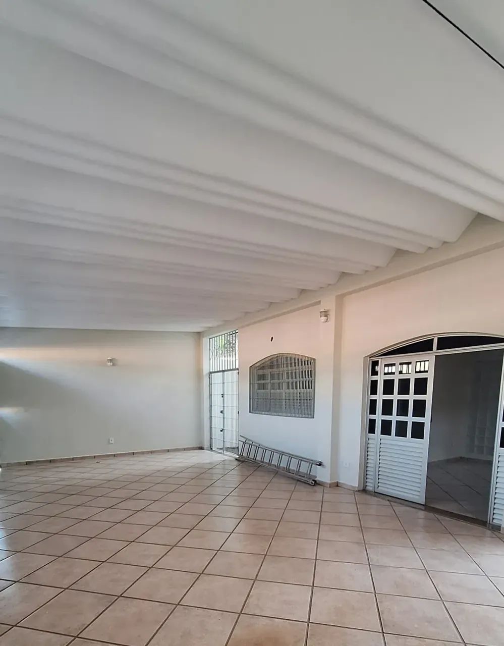 IMÓVEL COM POTENCIAL COMERCIAL - VENDO-COM-0027- REGIÃO CENTRAL PRIVILEGIADA - Foto 3