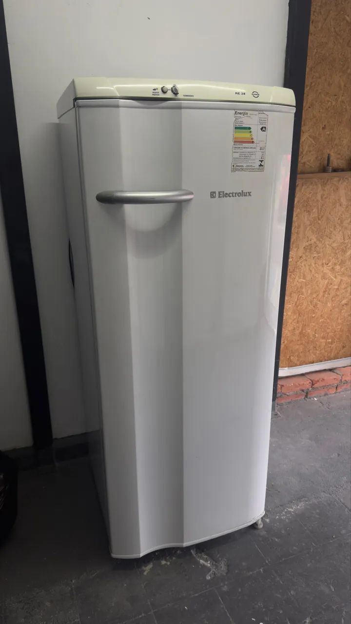 Geladeira Electrolux RE28