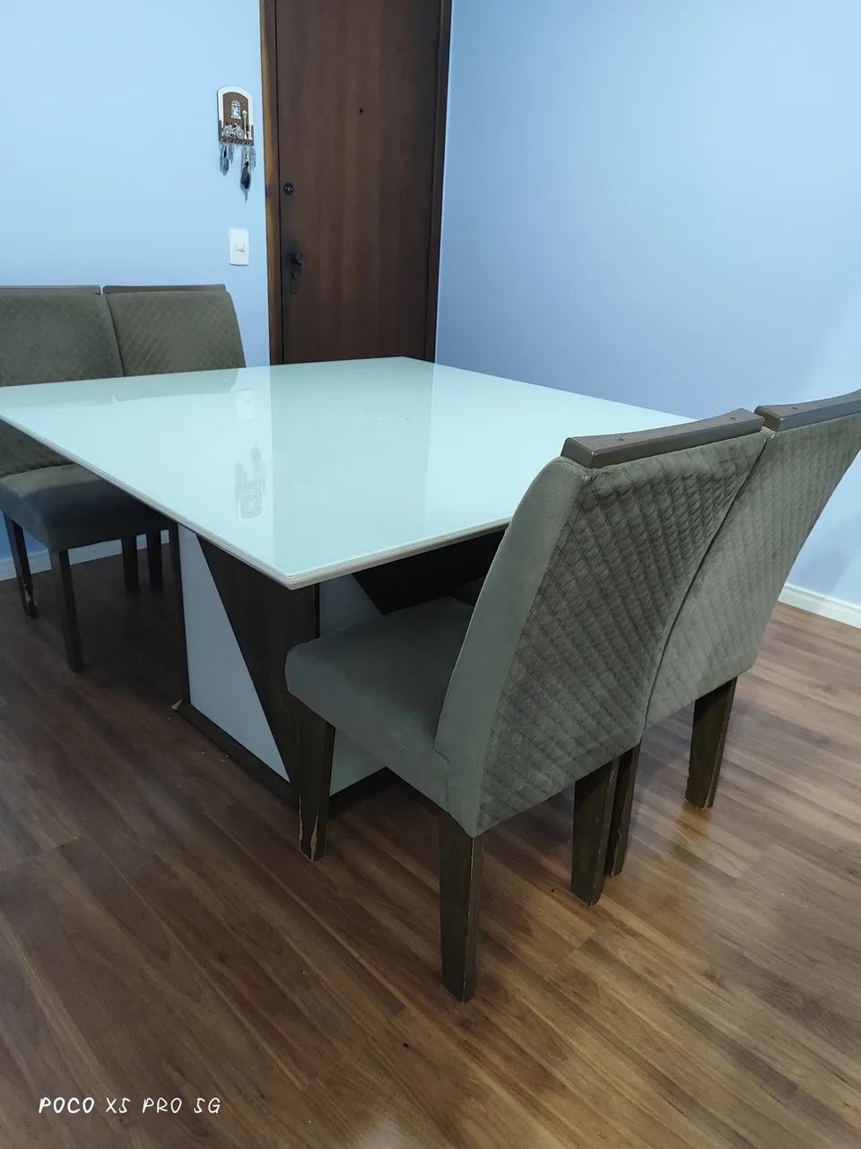 Mesa grande com 4 cadeiras - Foto 3