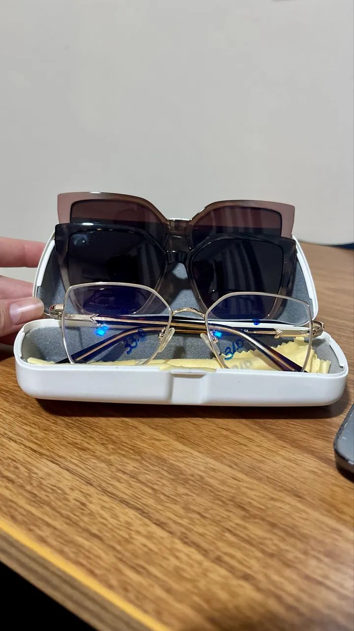 ARMAÇÃO DE GRAU CLIP-ON COM 2 LENTES - NUNCA USADA