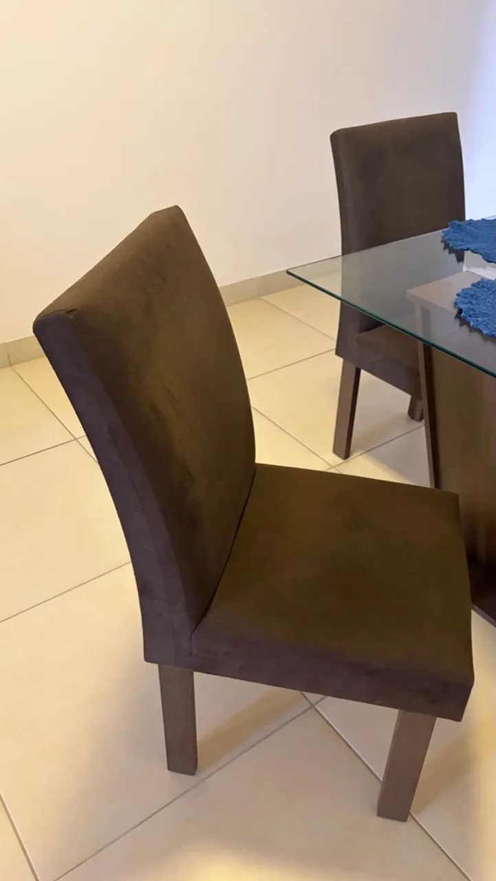 Mesa com 4 cadeiras , sem detalhes !  - Foto 2