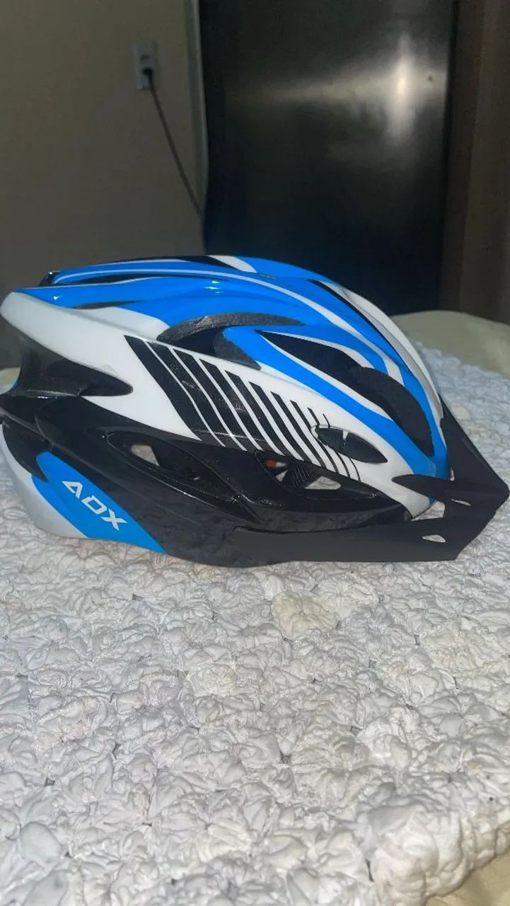 capacete de ciclismo ADX WT-012 SL-718 em azul, branco e preto.
