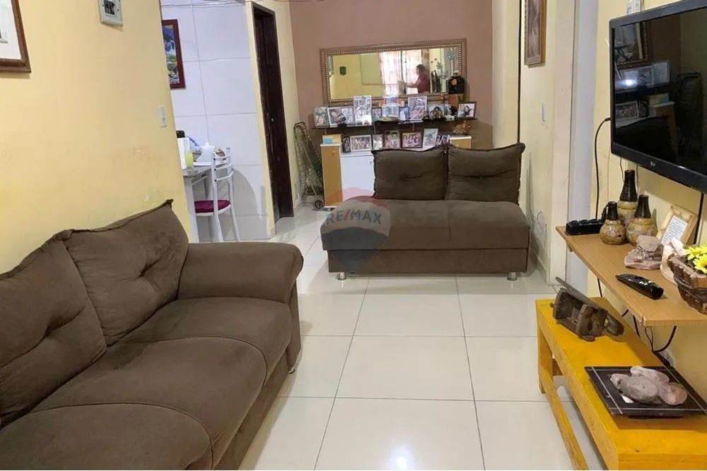 Casa à venda com ponto comercial  Clima Bom.