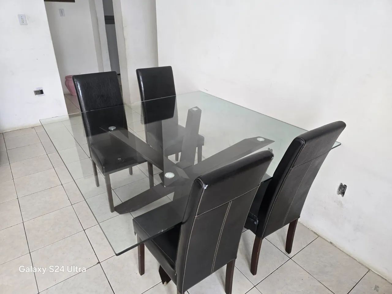 Mesa de vidro com 4 cadeiras  - Foto 3