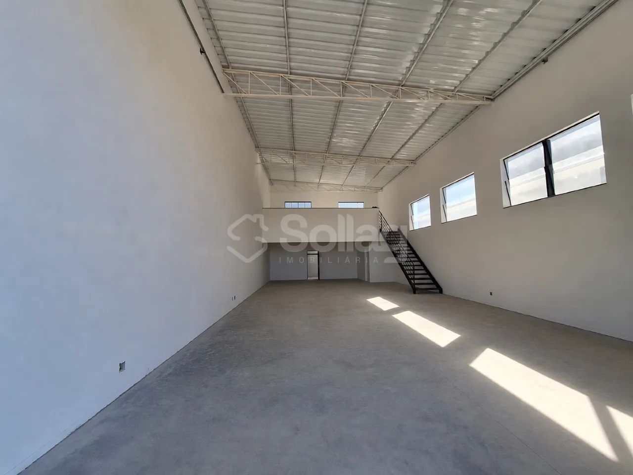 Galpão 200M² para Alugar em Vinhedo - Foto 2