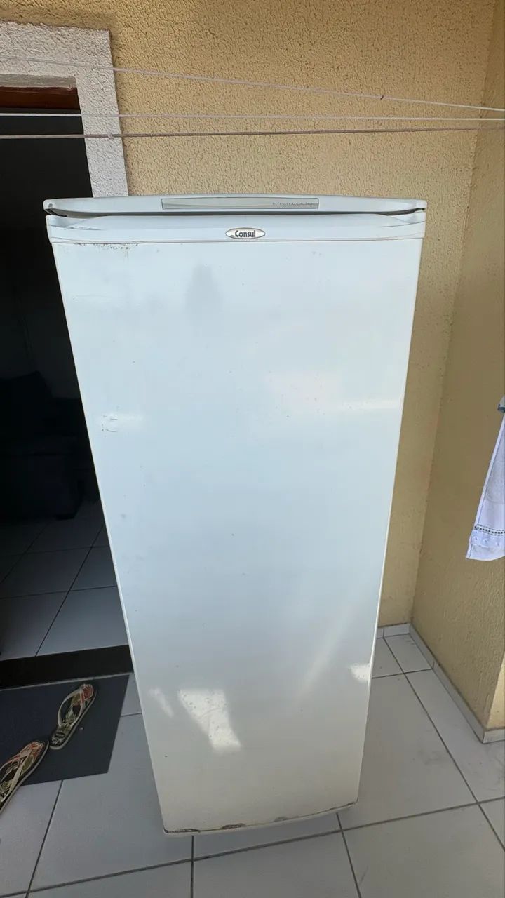 VENDO DUAS GELADEIRAS (uma com defeito) - Foto 2