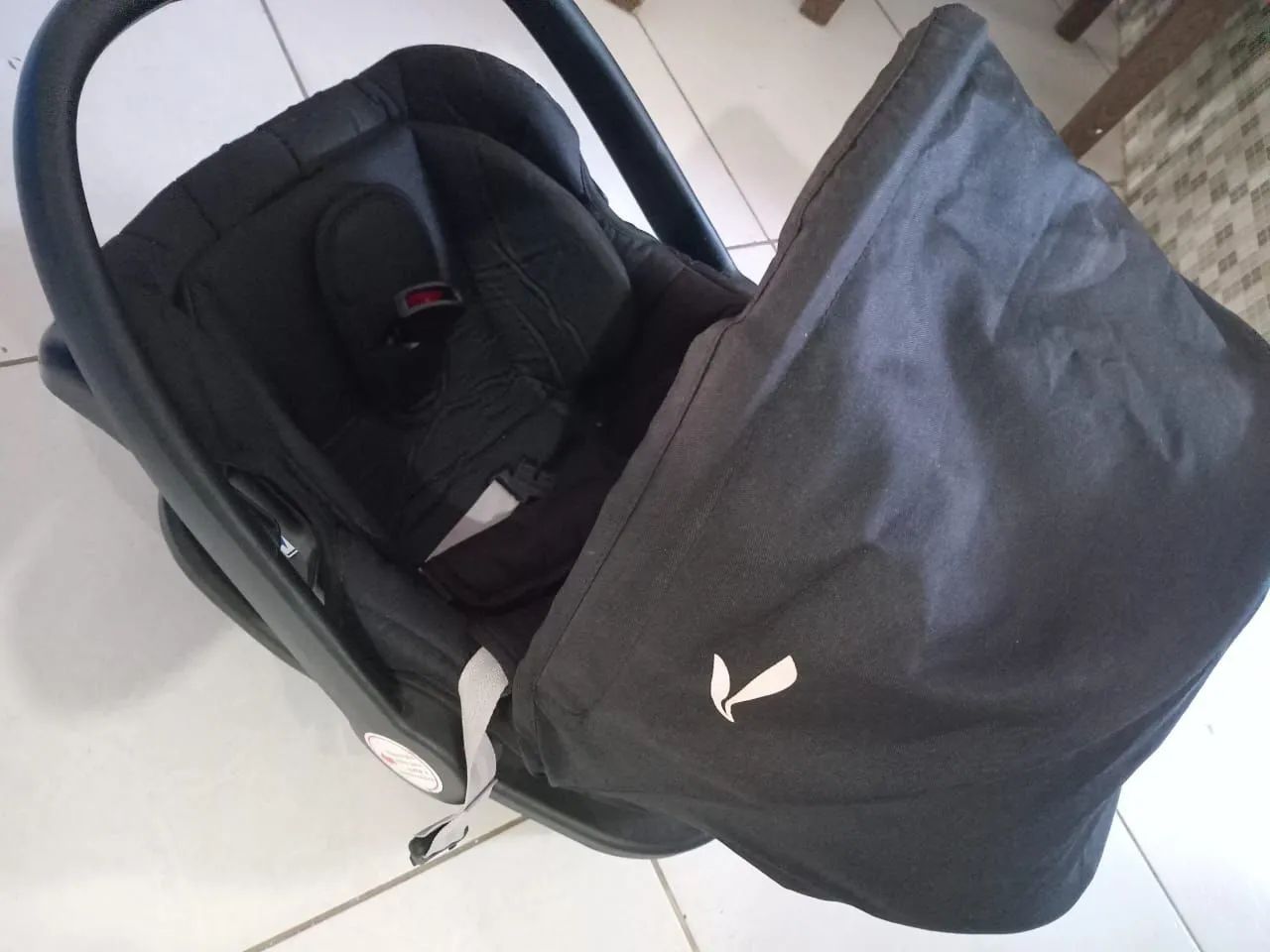 Carrinho de bebê e bebê conforto. - Foto 4