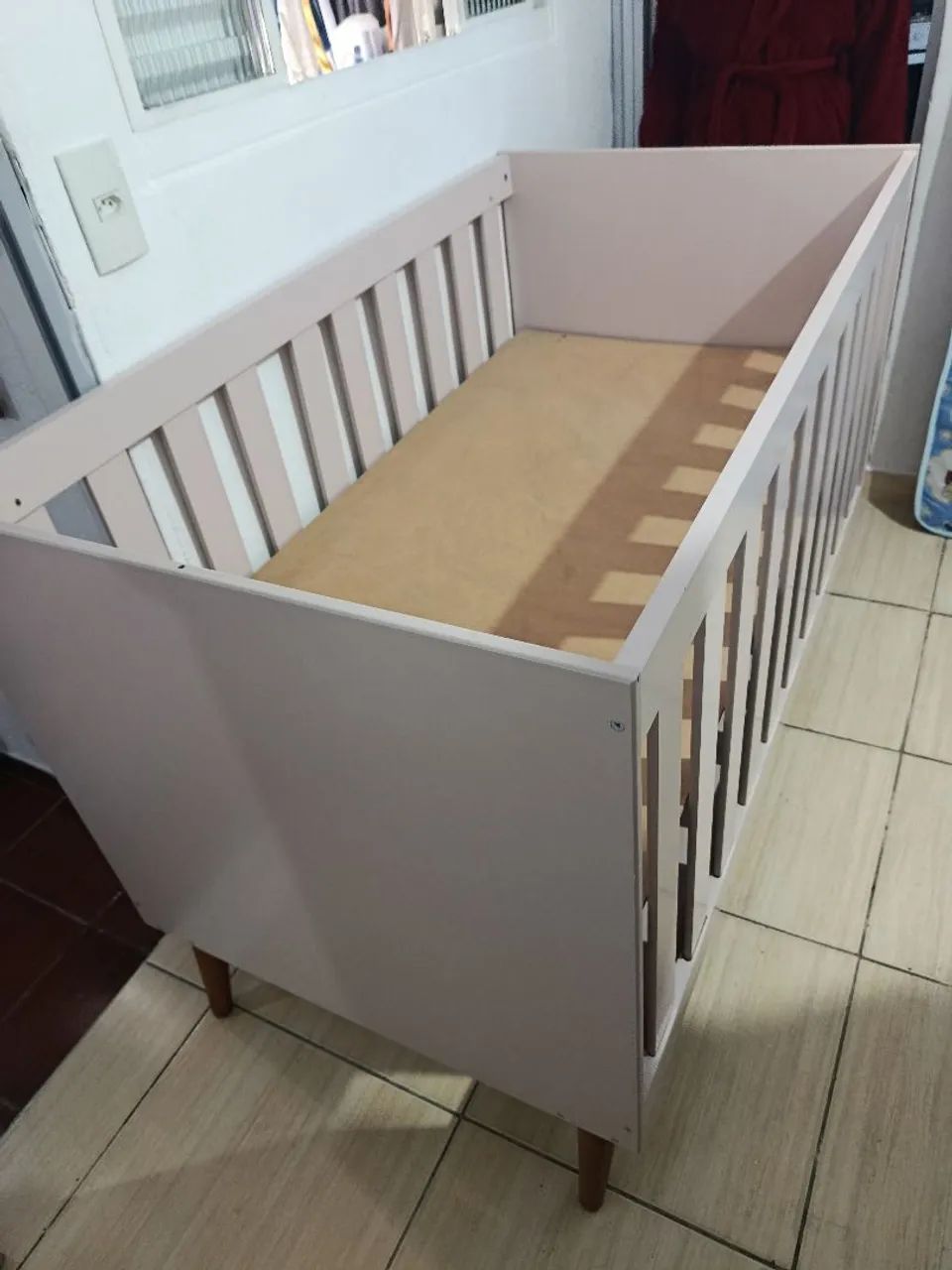 Berço pé palito com colchão 