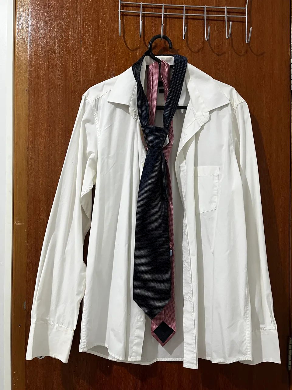 Camisa masculina com gravatas - Foto 4