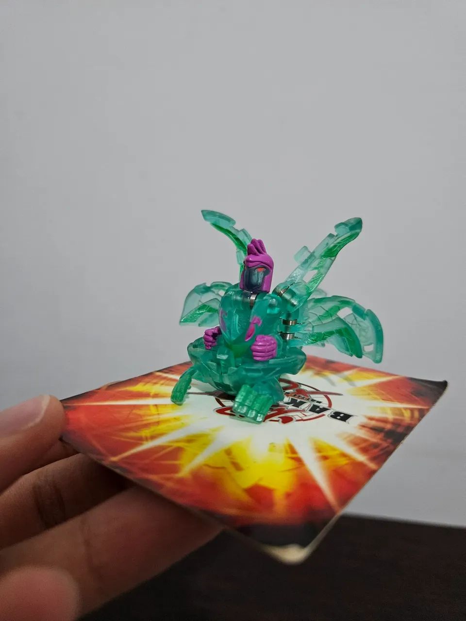 Bakugan ventus ingram translúcido 