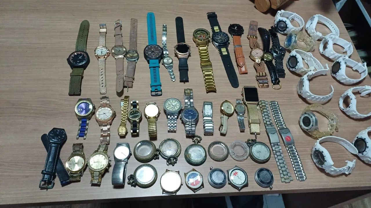 Relógios lote com mas de 30 peças completa e diversas peças  - Foto 2