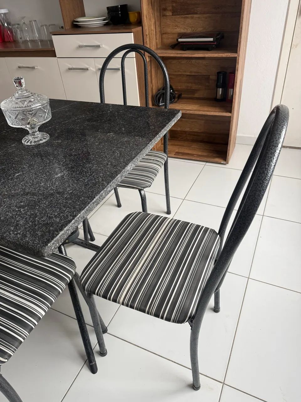 Mesa de cozinha com 4 cadeiras