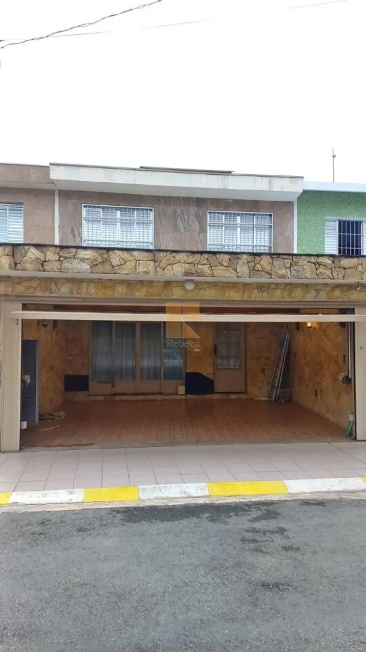 Linda casa em rua fechada