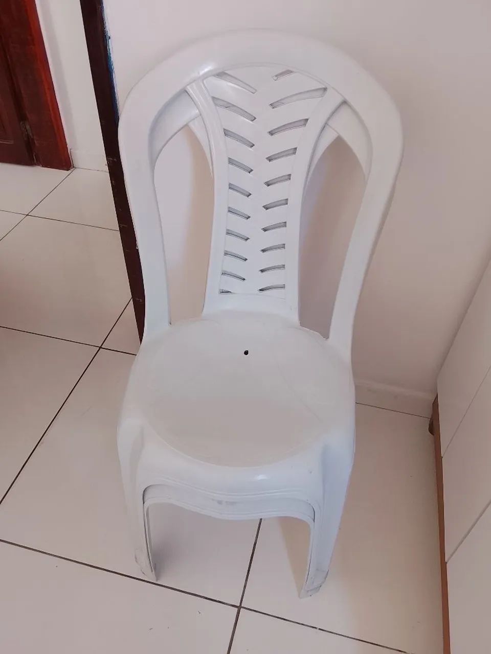 2 Cadeiras de plástico ( em ótimo estado) 