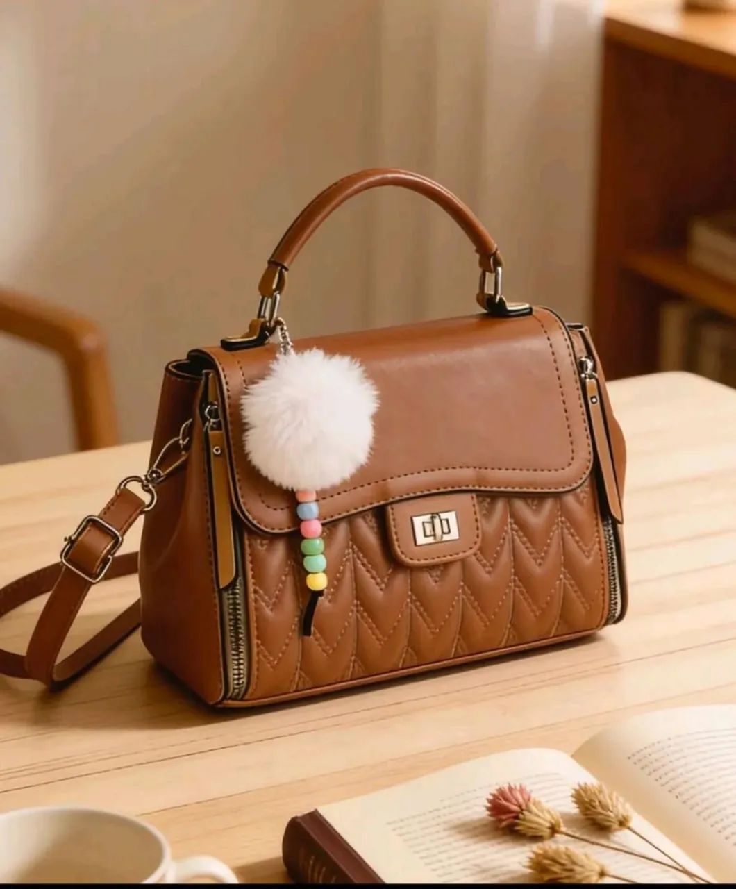 Bolsa de Mão Elegante e Versátil - Modelo Exclusivo! - Foto 2