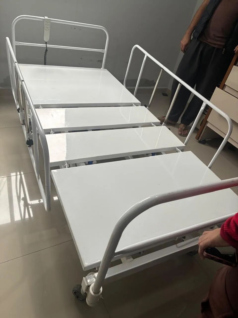 CAMA HOSPITALAR ELÉTRICA SEMI-NOVA - EXCELENTE ESTADO