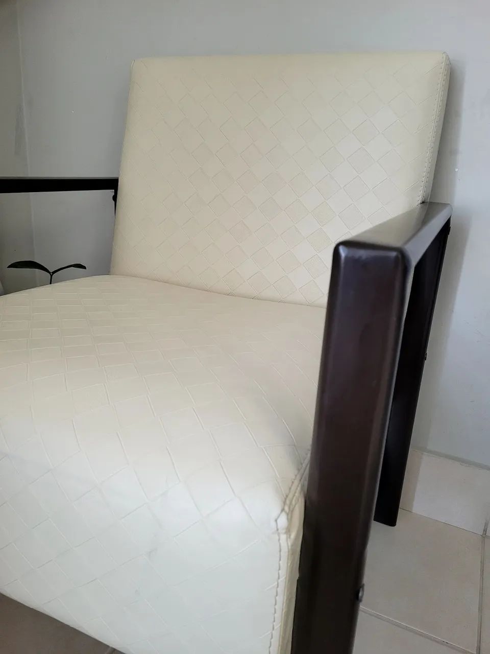 Cadeira branca para sala/ área externa - Foto 2