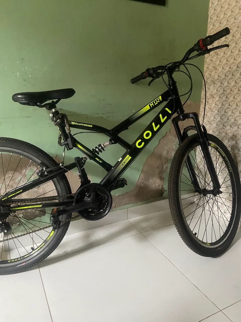 Vende-se bicicleta na cor preta cm verde 
