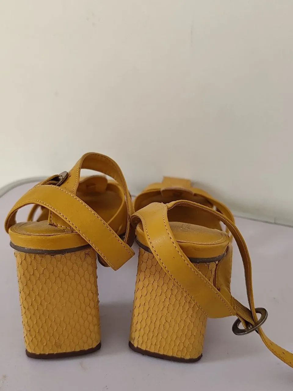Sandália couro amarelo  - Foto 3