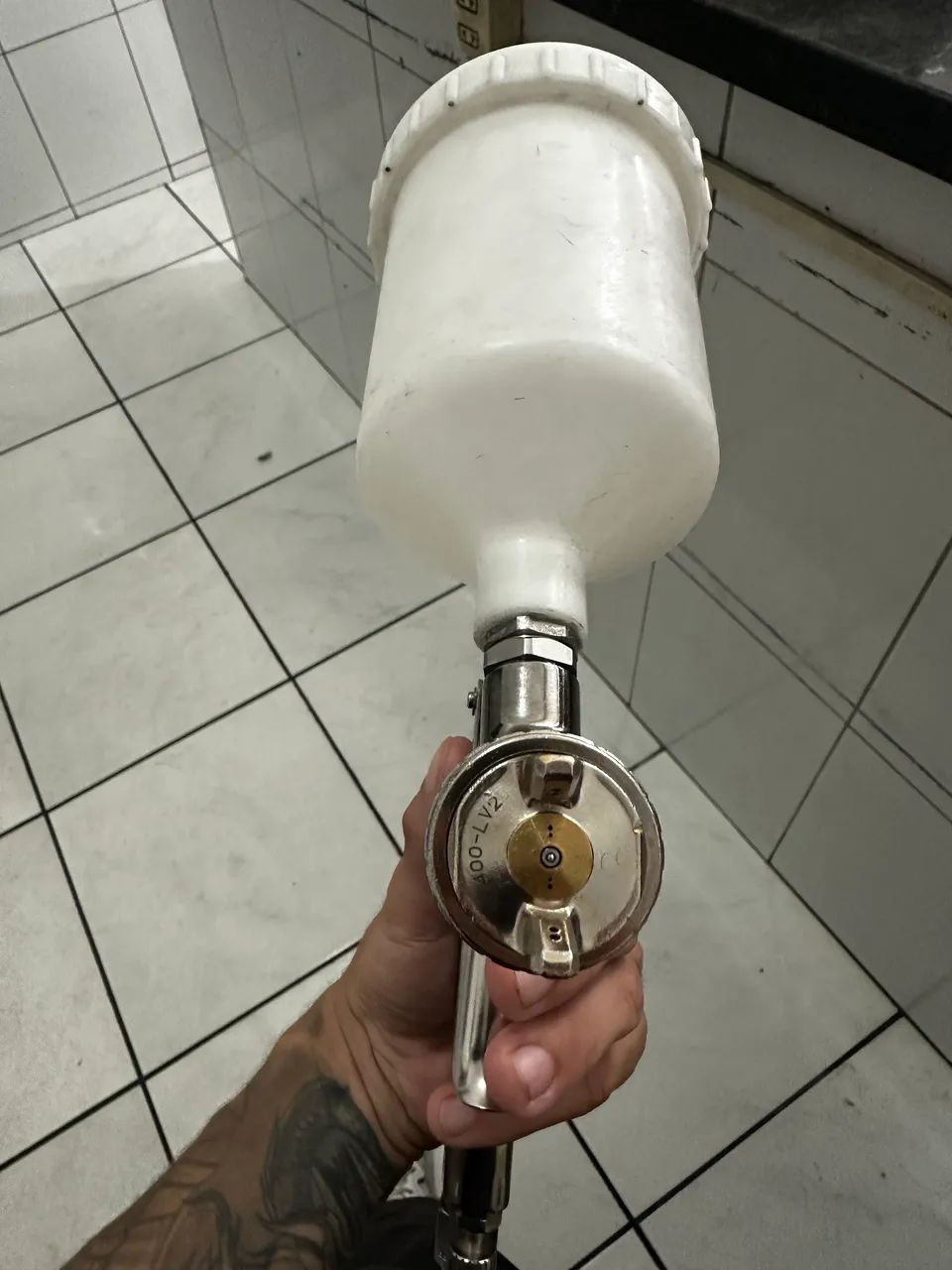 Pistola de pintura automotiva iwata  - Foto 3