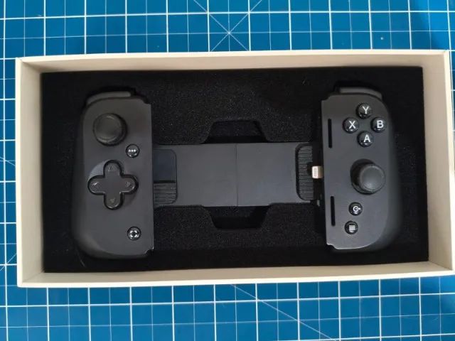 Gamepad Celular Razer Kishi V2 (Iphone) - Foto 2