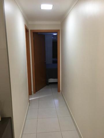 Lindo apartamento no Ed. Harmonia - Semi mobiliado, anda alto, sol da manhã, 2 vagas - Foto 7
